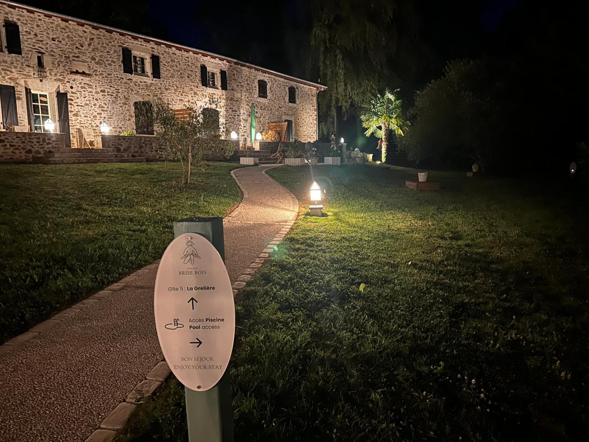 Domaine De Brise Bois - Chambres & Gites Rouzède Buitenkant foto